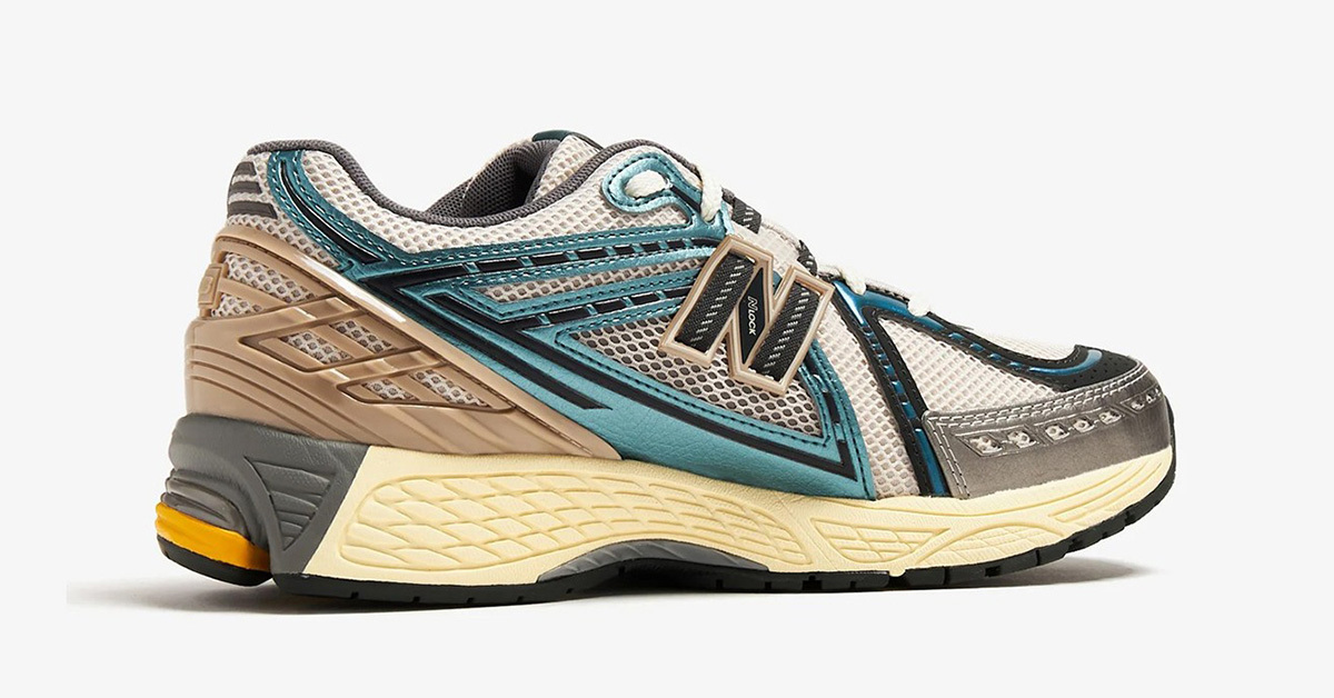 „Metallic Teal“ ziert die Overlays auf dem neusten New Balance 1906R